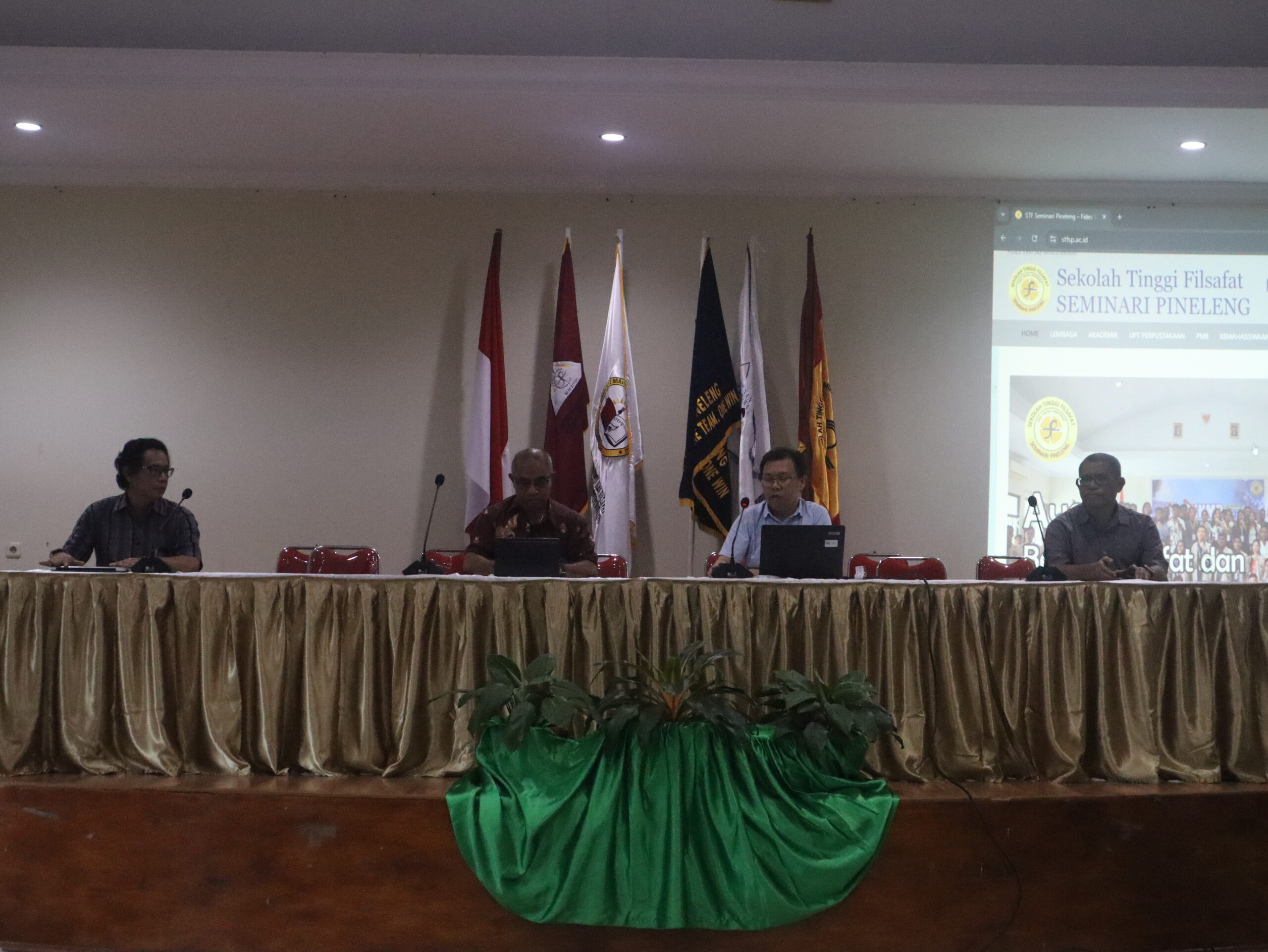 Read more about the article Dialog Mahasiswa dan Dosen di STF Seminari Pineleng