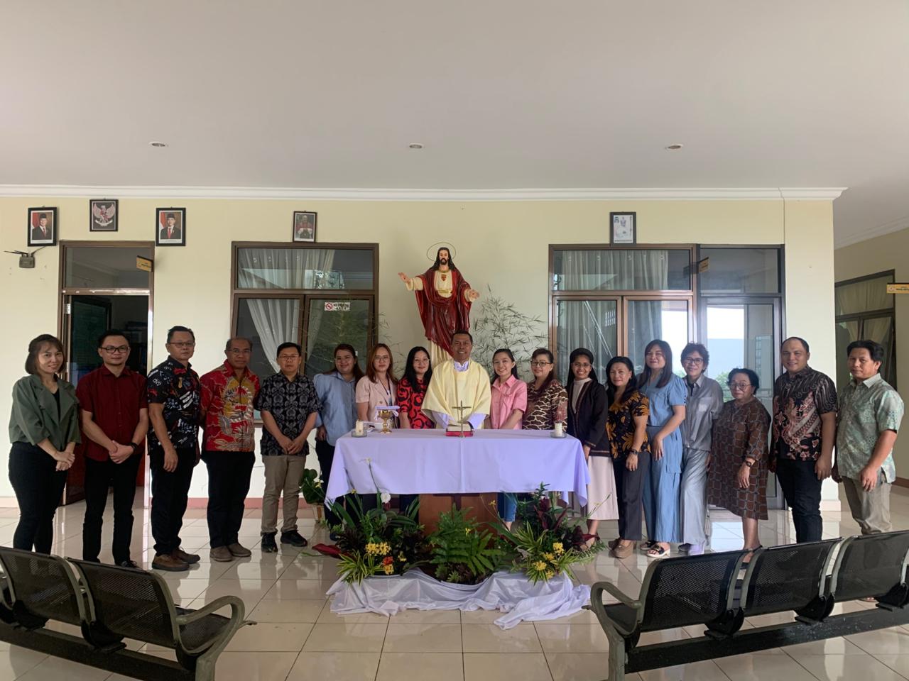 Read more about the article Misa Natal Bersama Karyawan STFSP Meneguhkan Semangat Pelayanan dan Peningkatan Kinerja