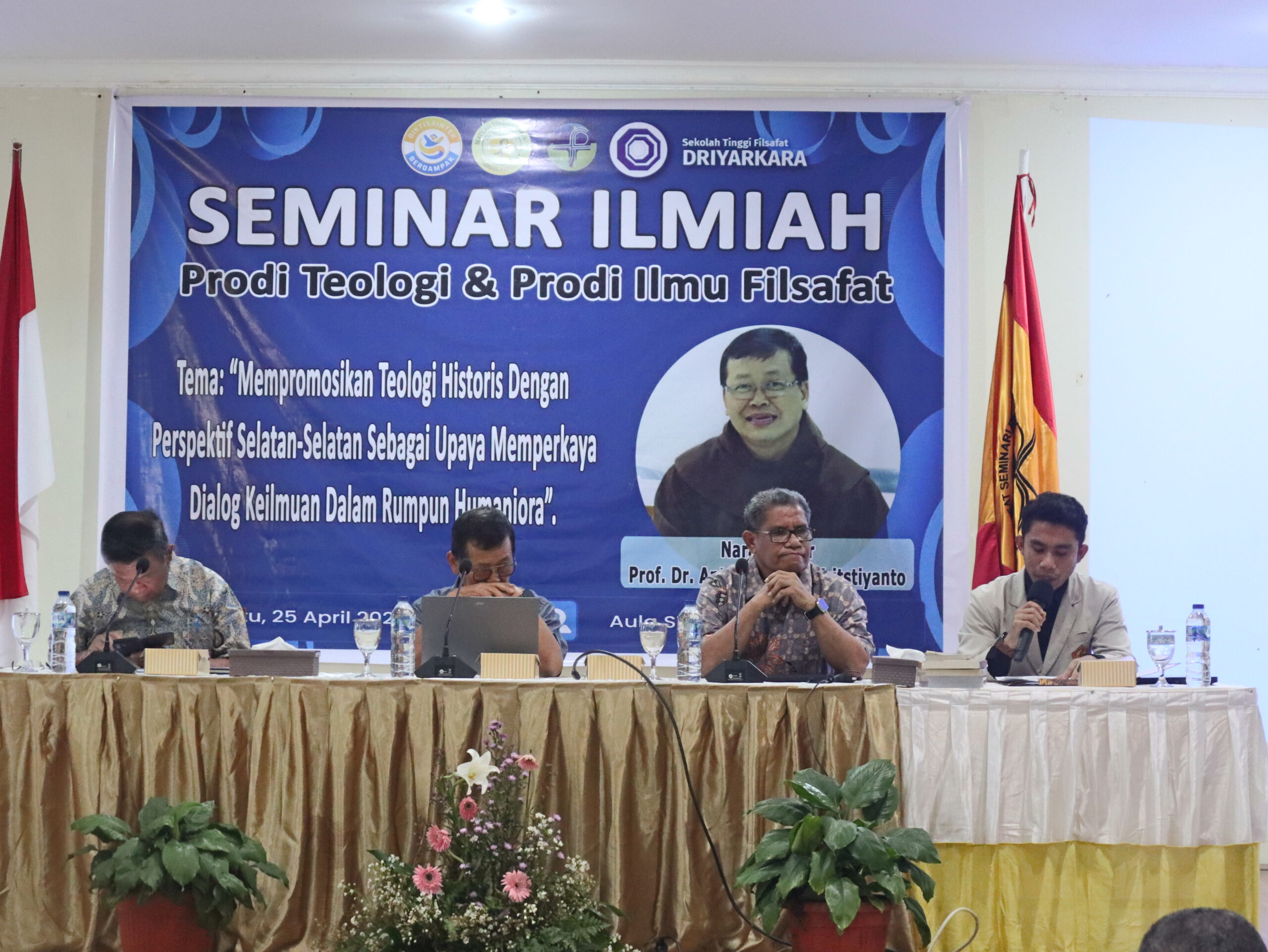 You are currently viewing Seminar Ilmiah Prodi Teologi Angkat Perspektif Selatan-Selatan dalam Kajian Teologi Historis